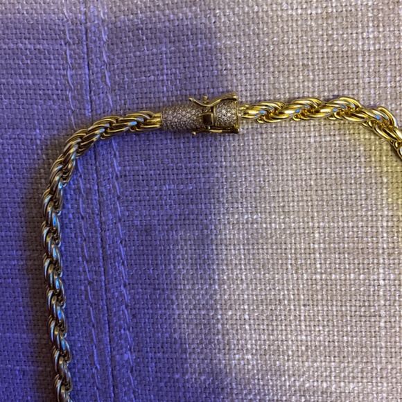 Yellow gold plated 6mm rope chain with moissanite lock. Length 18” - Picture 3 of 4